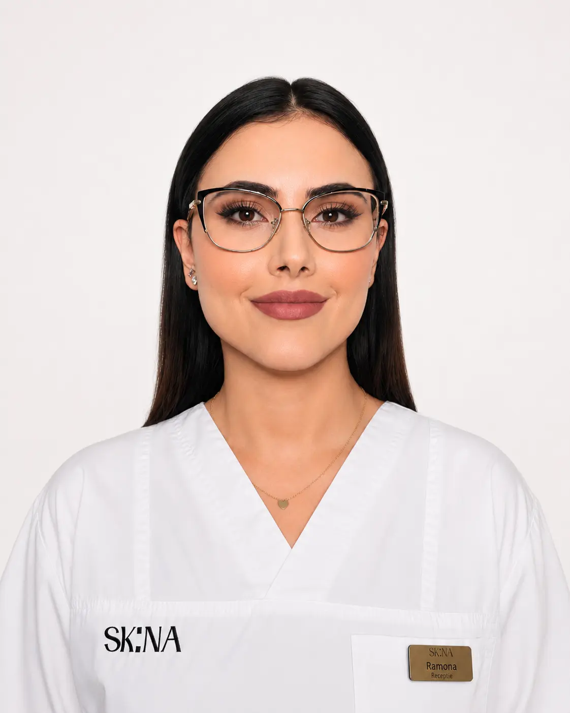 Despre noi 4 Ramona, recepție la clinica Skina din București